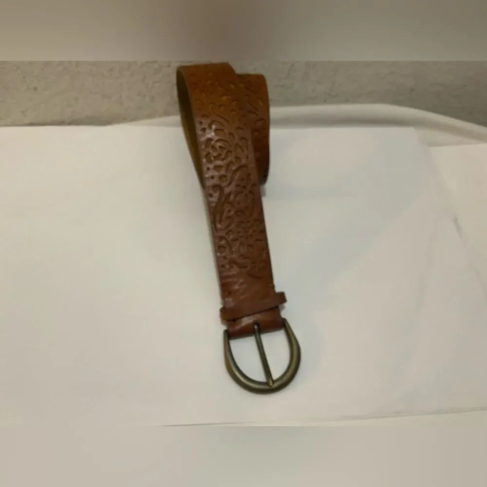 Fossil Vintage Genuine Tooled Leather Studded Belt Brown Size M Floral